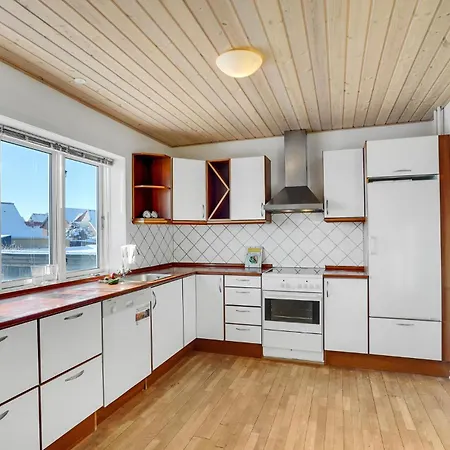 Lovely In With Kitchen Holiday home *