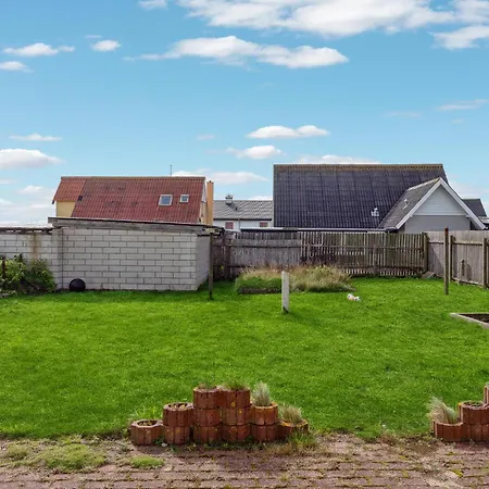 Holiday home Lovely In With Kitchen